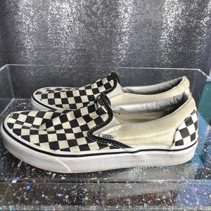 WOMENS SIZE 8 CHECKERBOARD VANS